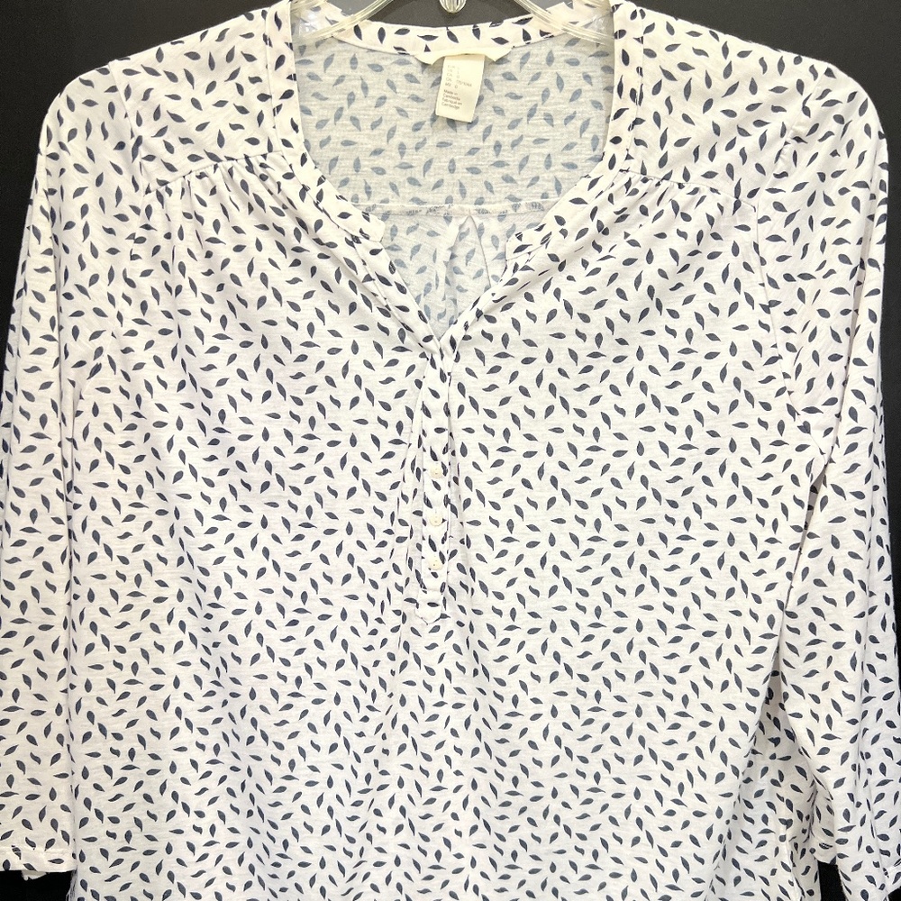 H & M Women's Medium Black & White V-Neck Pullover 3/4 Length Sleeve Blo…